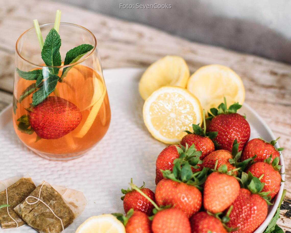 Veganes Rezept: Kamillen-Eistee mit Erdbeeren und Zitronengras
_1