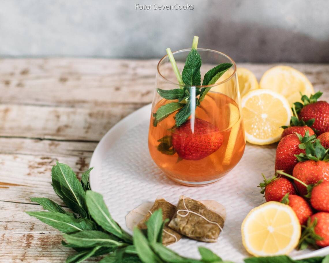 Veganes Rezept: Kamillen-Eistee mit Erdbeeren und Zitronengras
_2