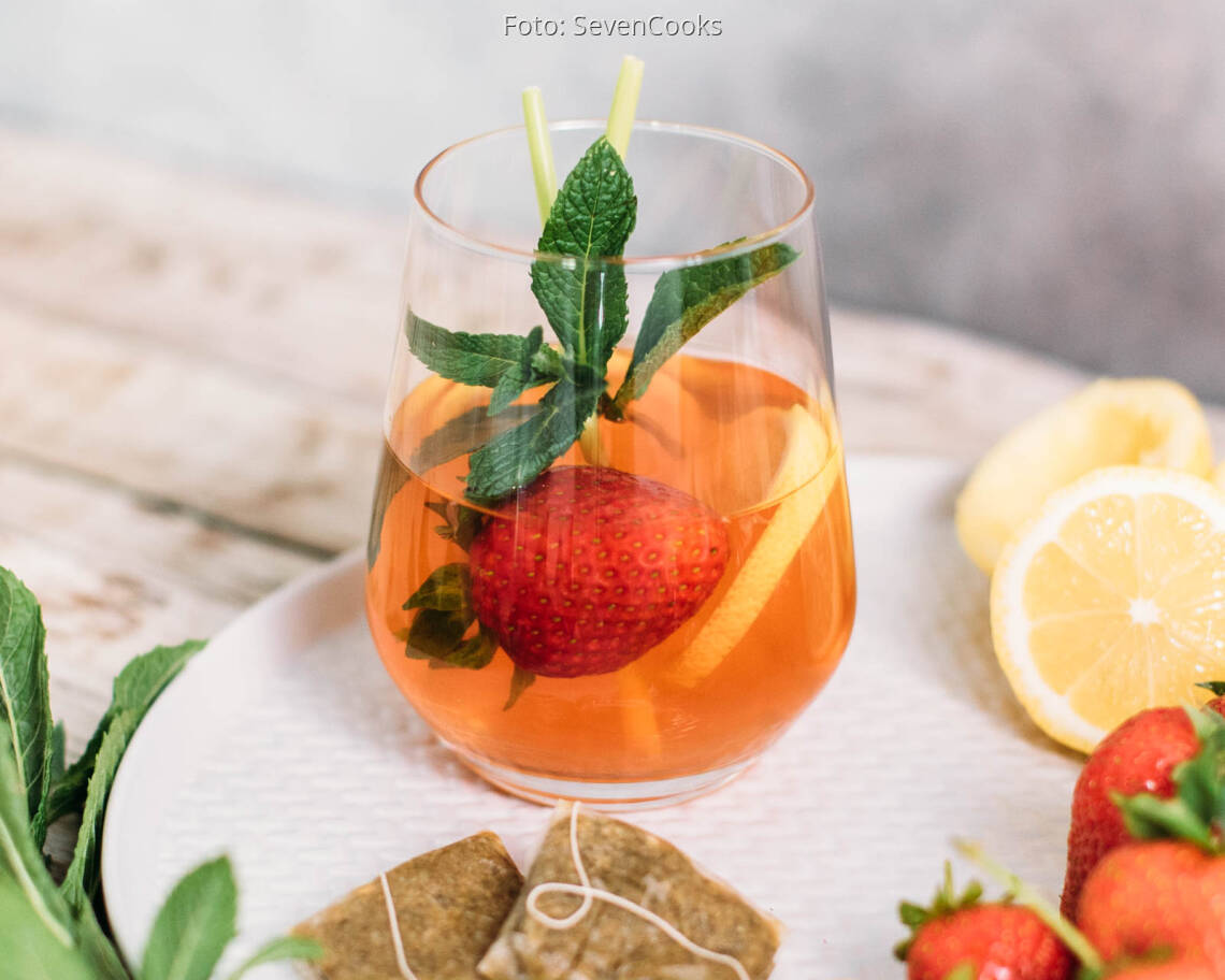 Veganes Rezept: Kamillen-Eistee mit Erdbeeren und Zitronengras
_3