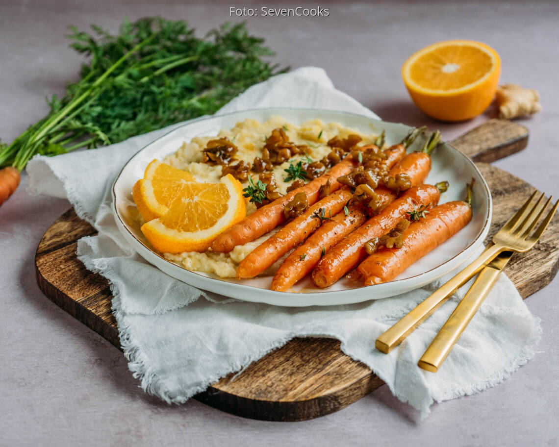 Veganes Rezept: Kartoffel-Sellerie-Stampf mit Orangen-Möhren 1