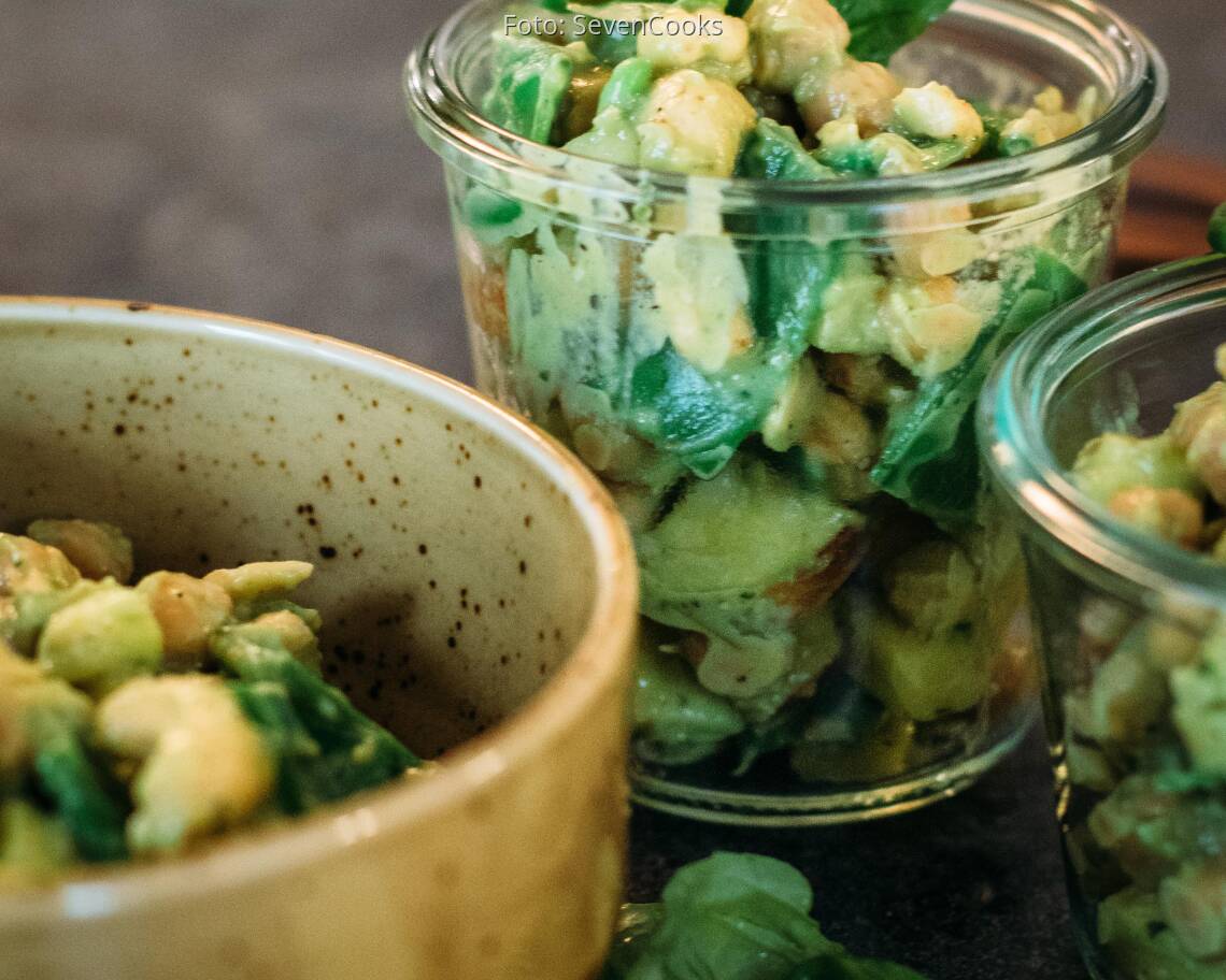 Fertiges Rezept: Kichererbsensalat mit Avocado-Dressing_2
