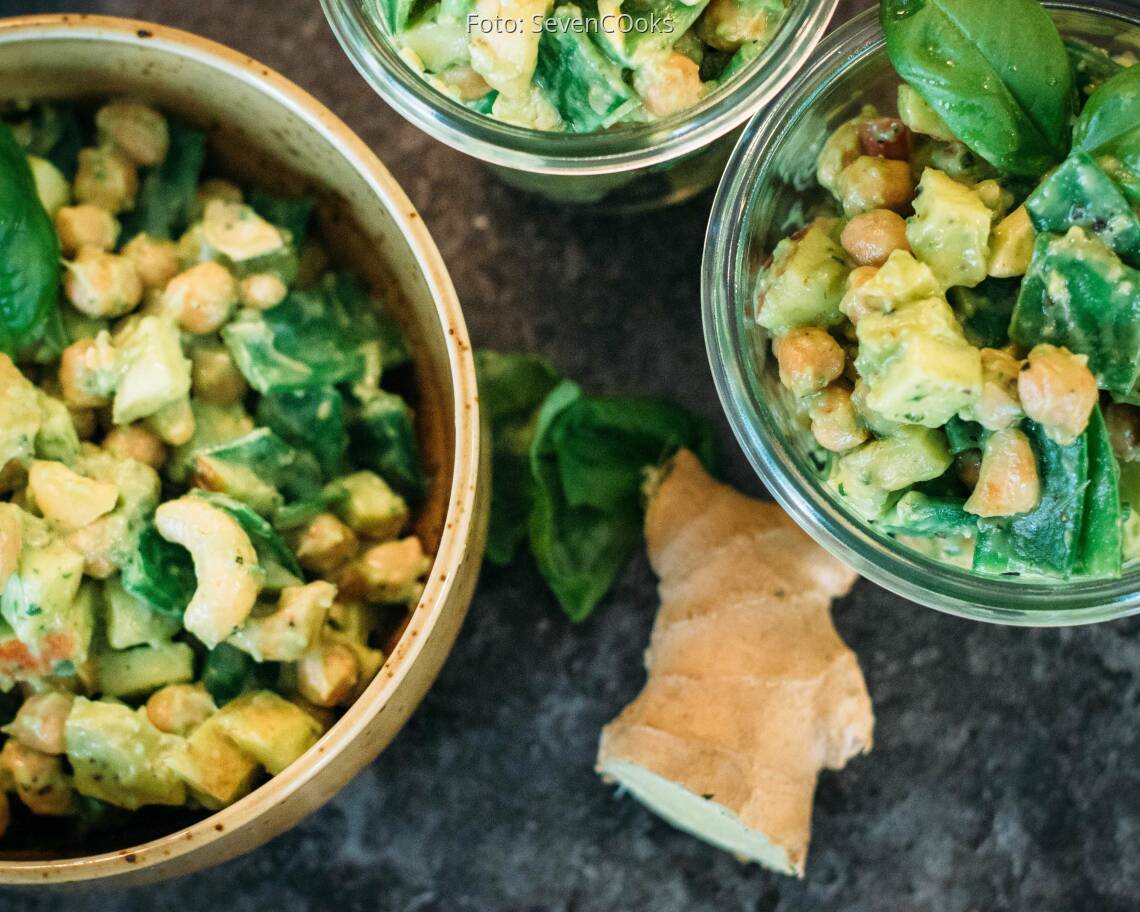 Fertiges Rezept: Kichererbsensalat mit Avocado-Dressing_3