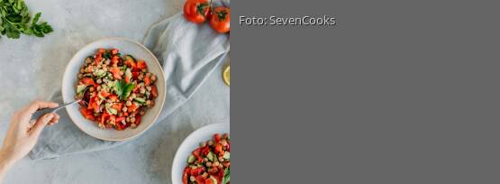 Rezeptbild für "Einfacher Kichererbsensalat mit Paprika"