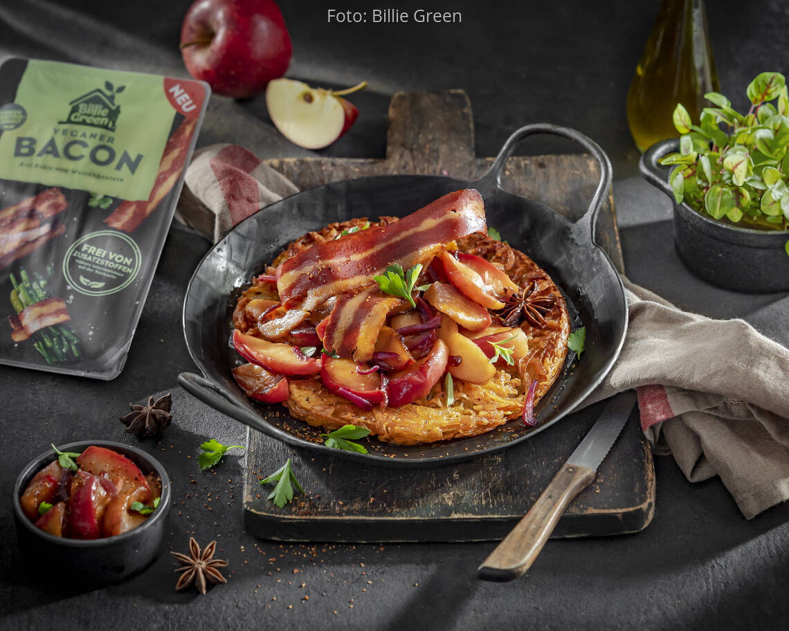 Veganes Rezept: Knuspriger Kartoffelrösti mit Apfel und Bacon