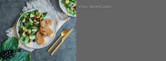 Rezeptbild für "Kohlrabi-Walnuss-Schnitzel mit fruchtigem Salat"