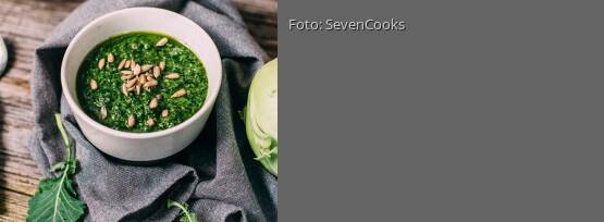 Rezeptbild für "Kohlrabikrautpesto mit Sonnenblumenkernen"