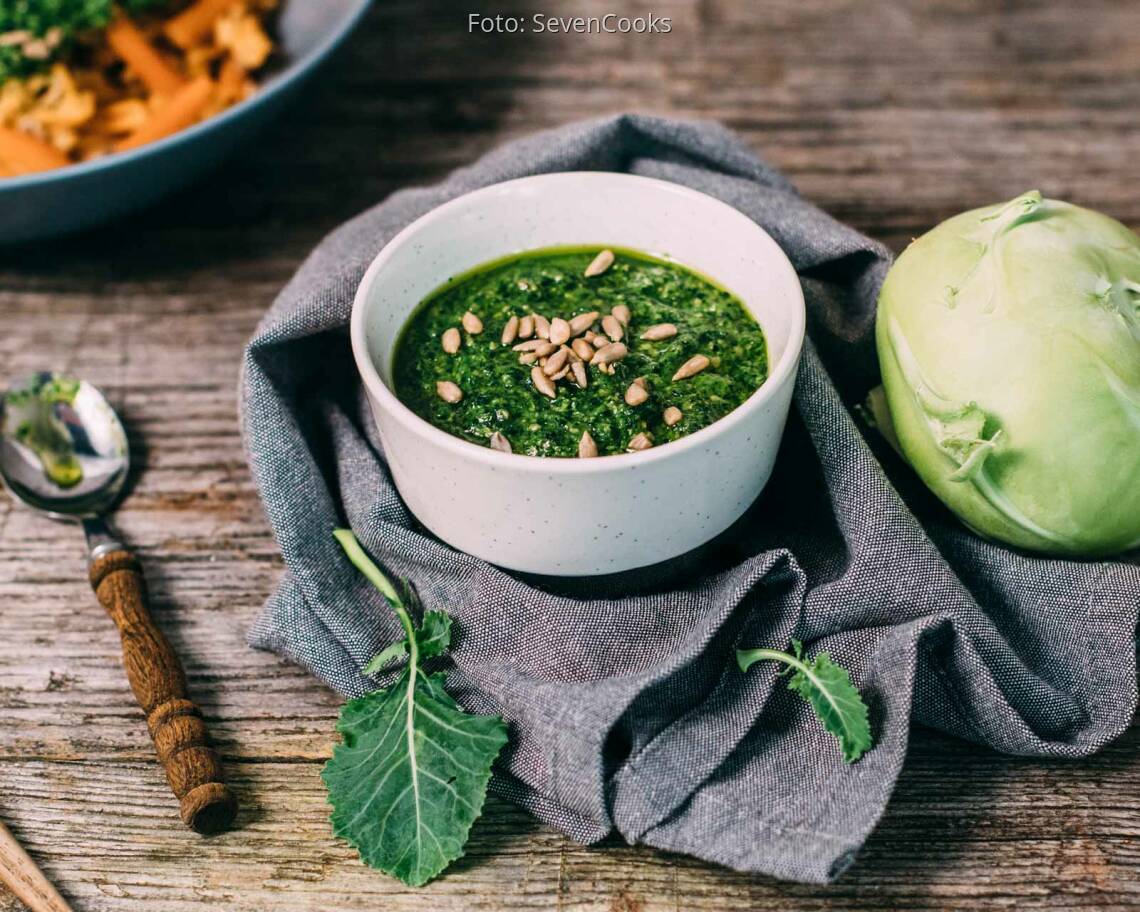 Veganes Rezept: Kohlrabikrautpesto mit Sonnenblumenkernen_2