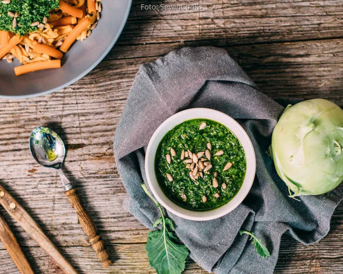 Veganes Rezept: Kohlrabikrautpesto mit Sonnenblumenkernen_3