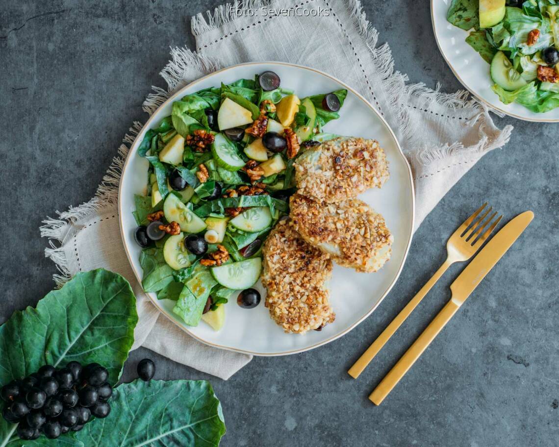 Veganes Rezept: Kohlrabi-Walnuss-Schnitzel mit fruchtigem Salat 1
