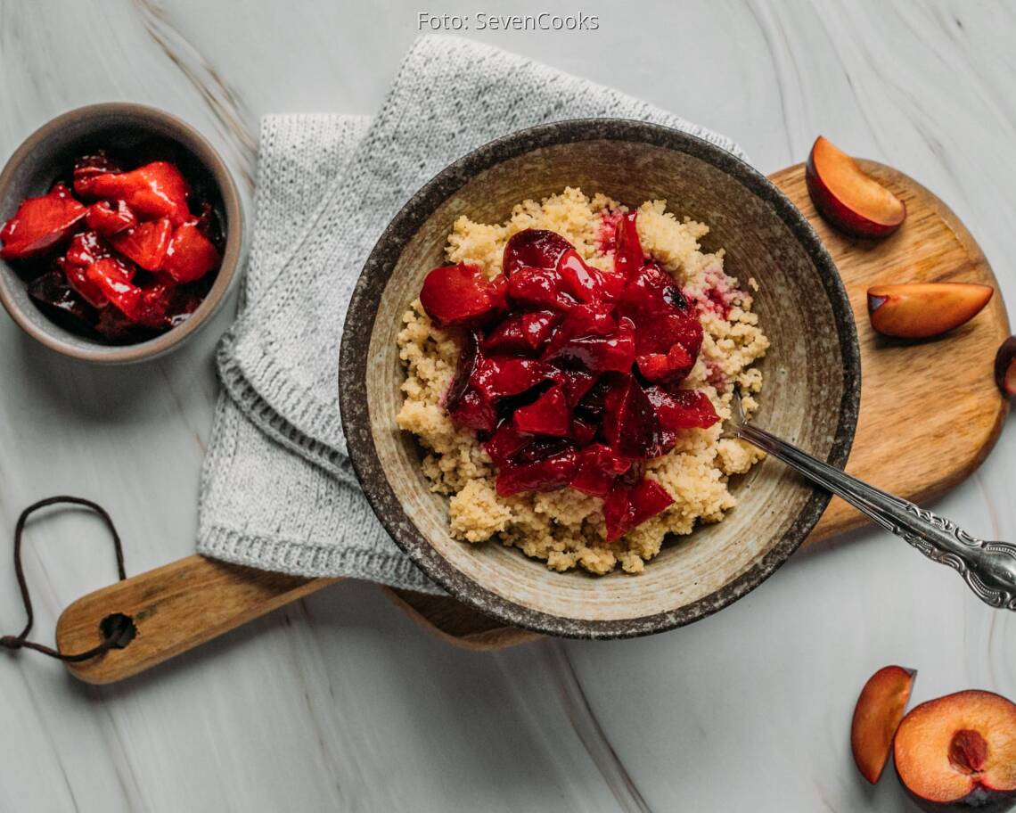Veganes Rezept: Kokos-Couscous mit Pflaumenkompott 2