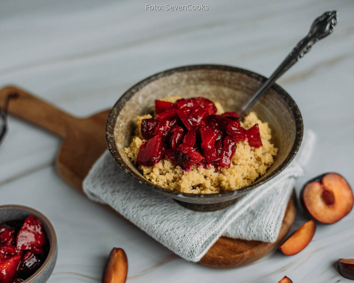 Veganes Rezept: Kokos-Couscous mit Pflaumenkompott 3