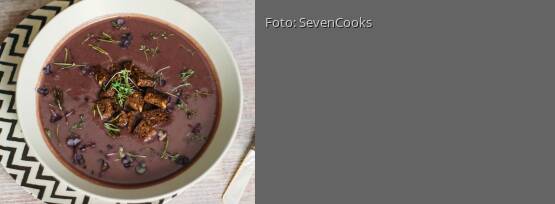 Rezeptbild für "Lila Süßkartoffelsuppe mit Rosmarin-Croutons"