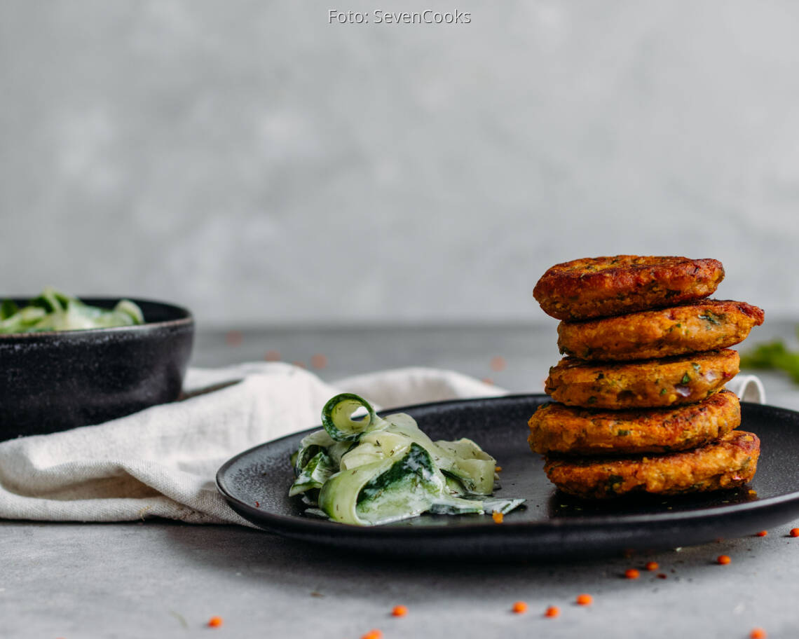 Veganes Rezept: Linsenfrikadellen mit Gurkensalat 2