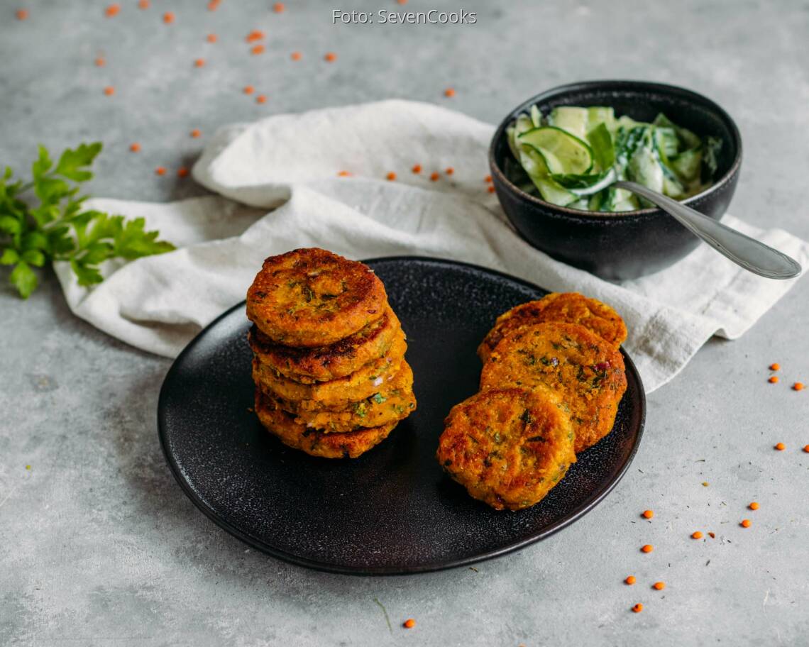 Veganes Rezept: Linsenfrikadellen mit Gurkensalat 3