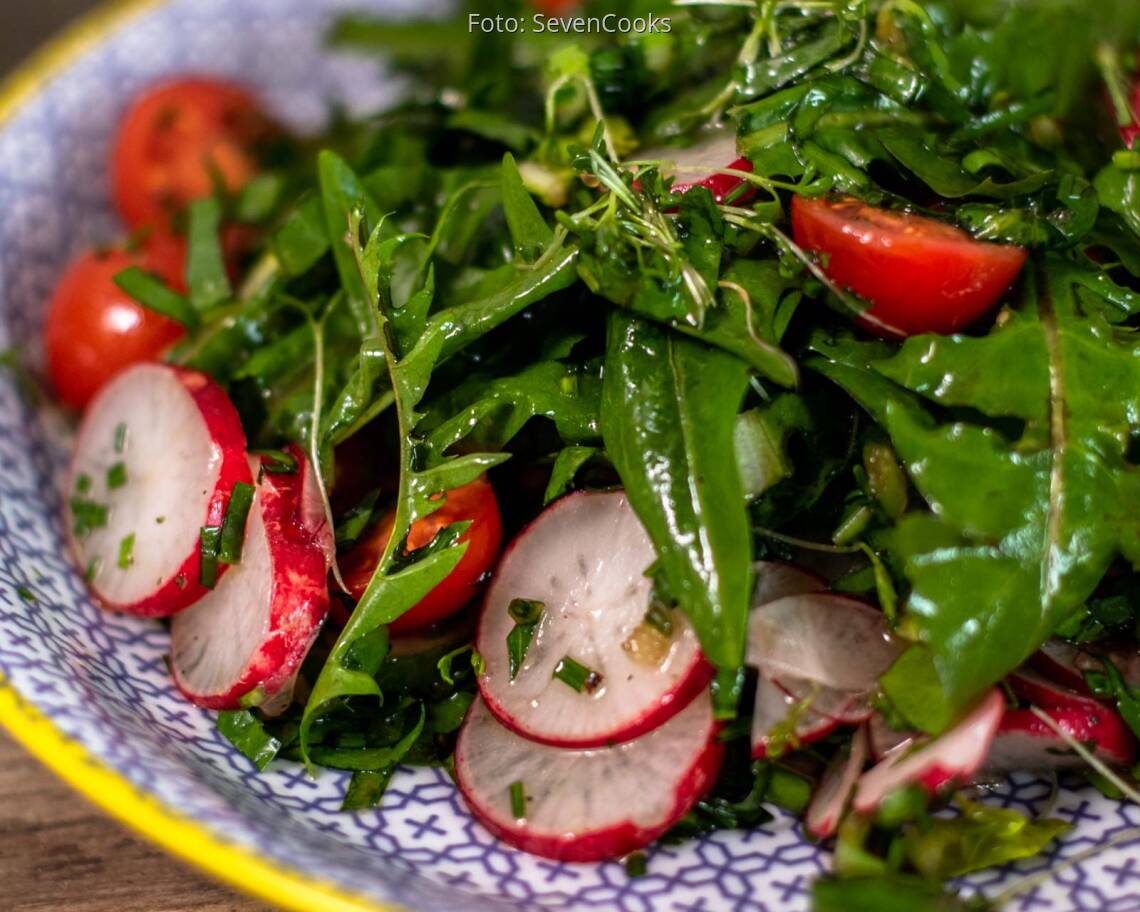 Veganes rezept: Löwenzahn Beilagensalat 3