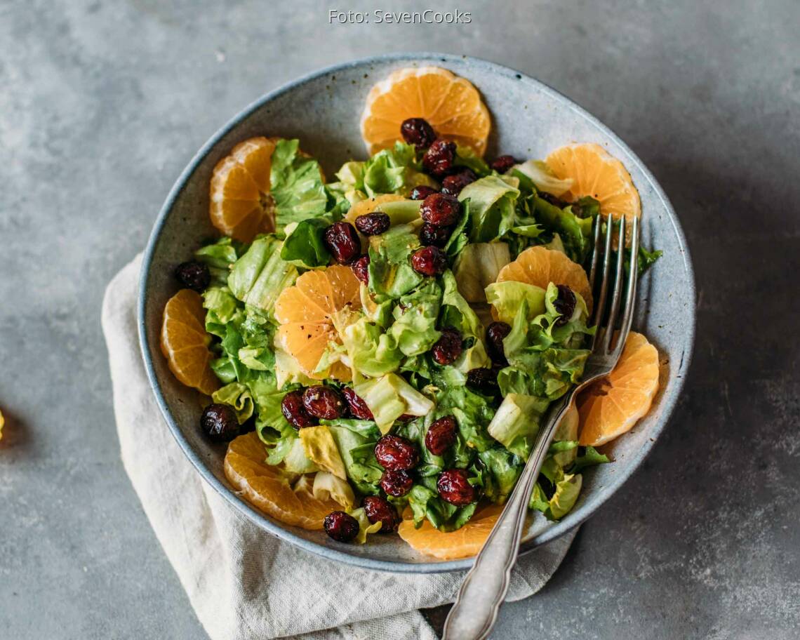 Veganes Rezept: Mandarinen-Endiviensalat mit Cranberries