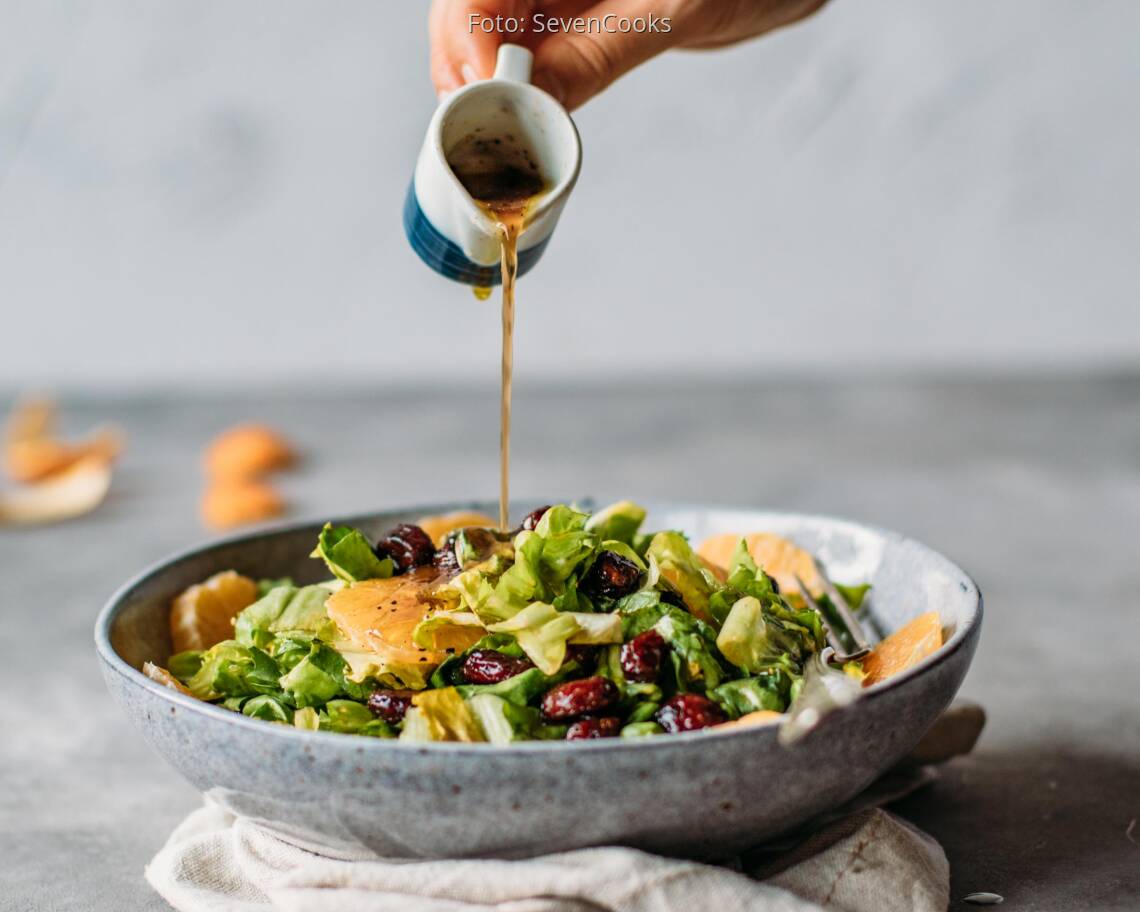 Veganes Rezept: Mandarinen-Endiviensalat mit Cranberries
