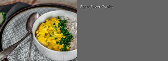 Rezeptbild für "Mandel-Zucchini-Curry mit Kichererbsen"