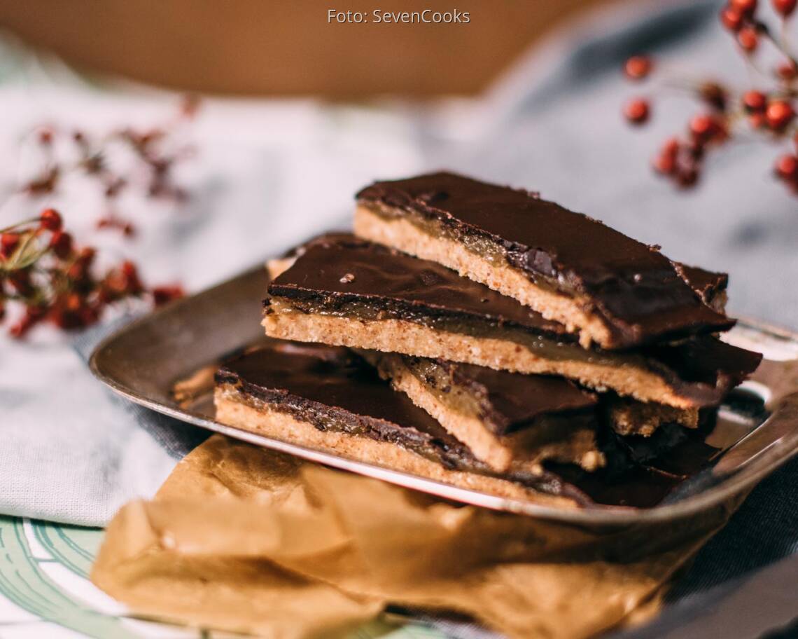 Veganes Rezept: Mandelkaramell-Schnittchen mit Schokolade_3