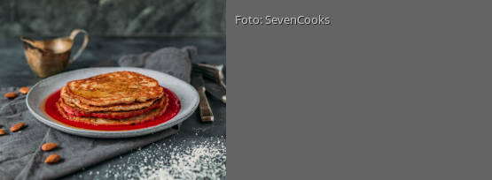 Rezeptbild für "Mandelmehl-Pancakes mit Himbeeren und Ahornsirup"