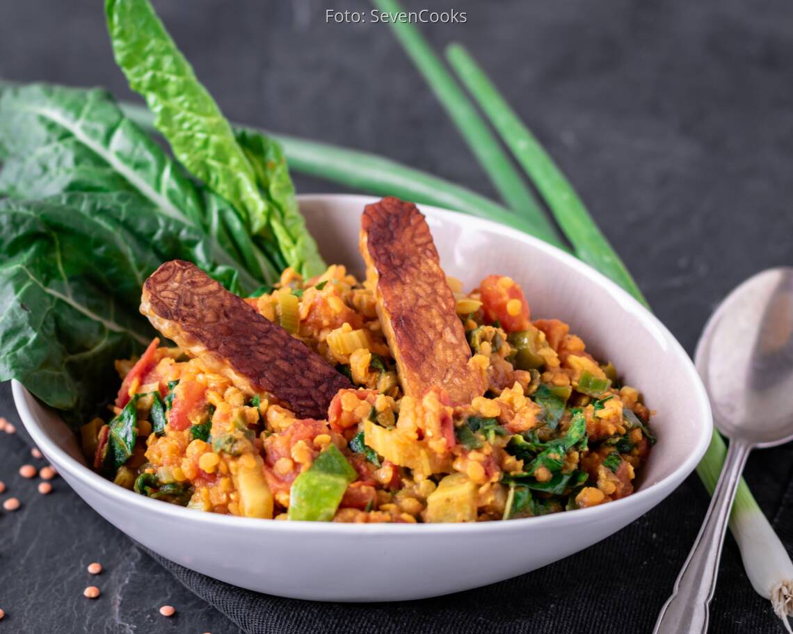 Veganes Rezept: Mangold-Linsen-Eintopf mit Tempehstreifen 1