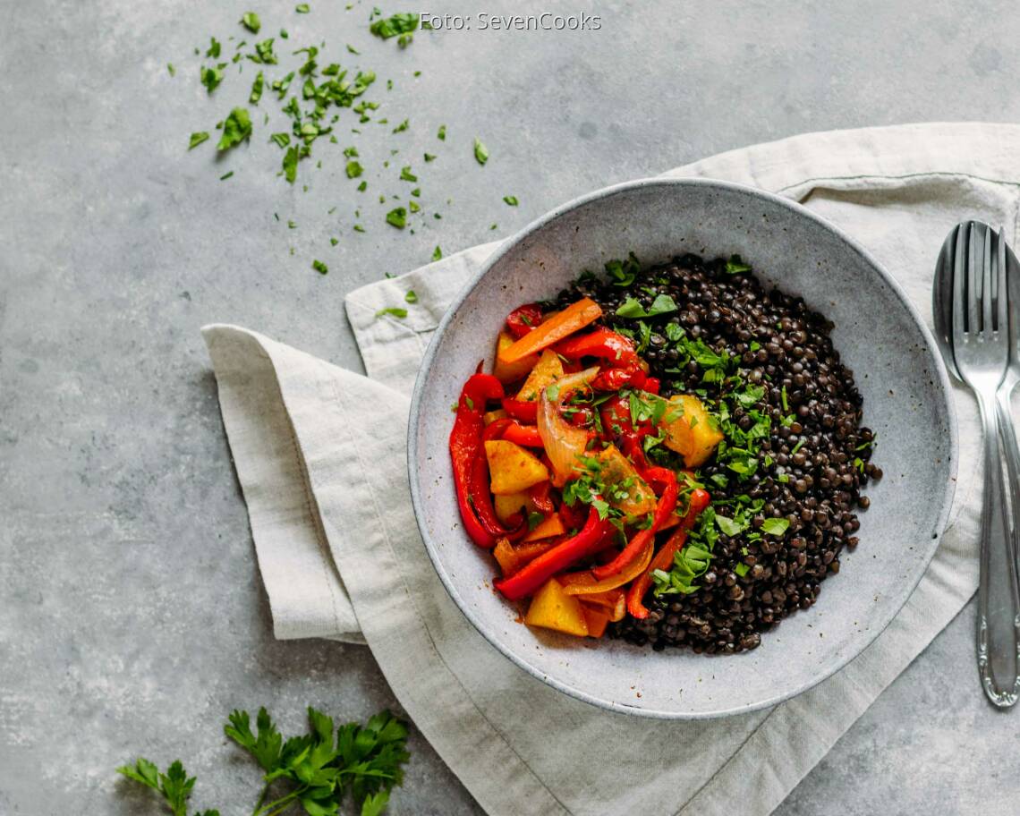 Veganes Rezept: Meal-Prep: Belugalinsen mit Ofengemüse 3