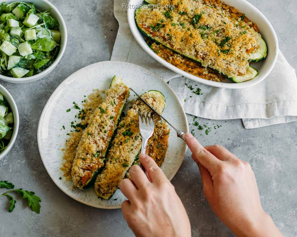 Veganes Rezept: Meal-Prep: Zucchinischiffchen mit Linsenfüllung 2