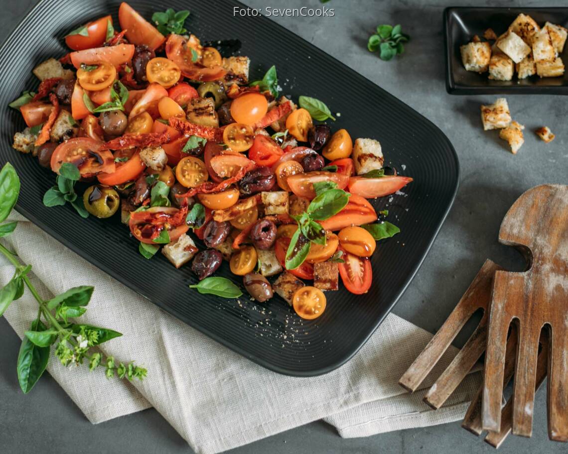 Veganes Rezept: Mediterraner Brotsalat