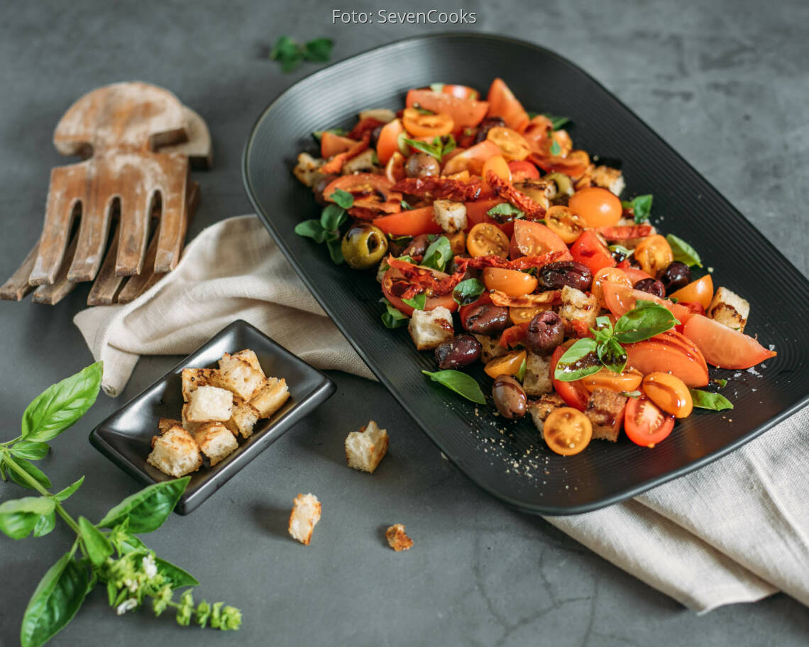 Veganes Rezept: Mediterraner Brotsalat