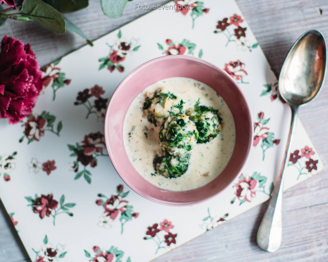 Veganes Rezept: Minispinatknödel mit Pilzsauce