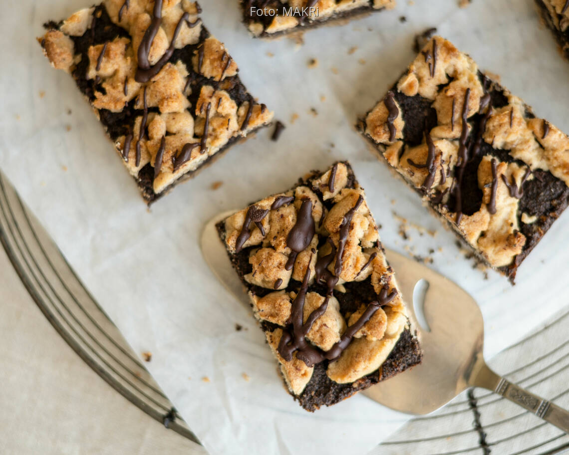 Veganes Rezept: Mohnkuchen mit Streuseln und Dattel Schokolade 2