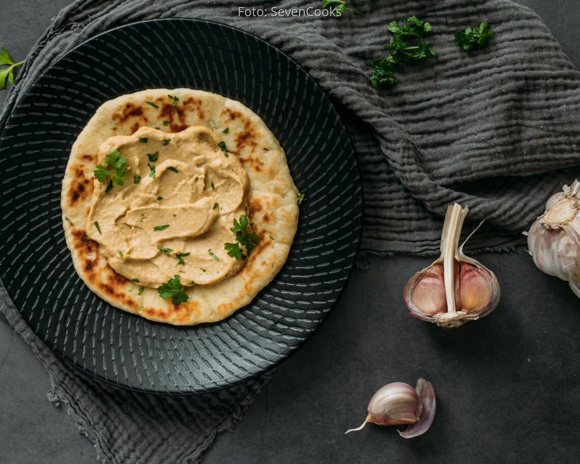 Veganes Rezept: Naan Brot mit Hummus