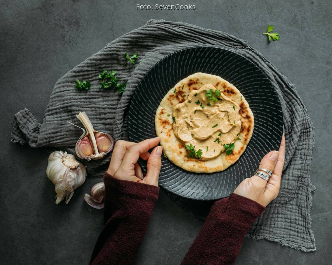 Veganes Rezept: Naan Brot mit Hummus