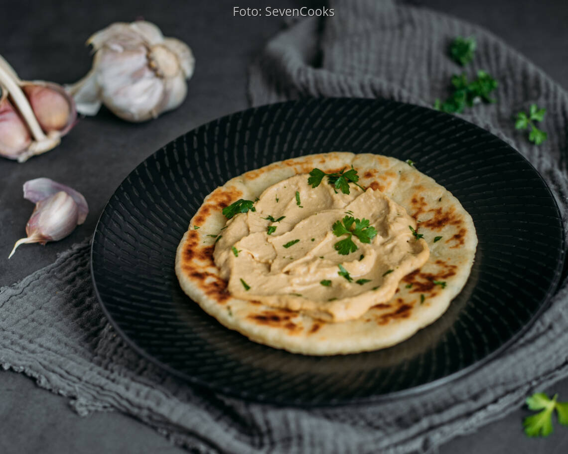 Veganes Rezept: Naan Brot mit Hummus