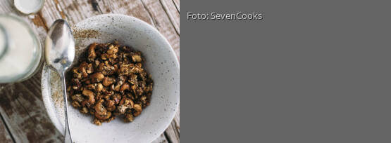 Rezeptbild für "Nuss-Chia-Granola"