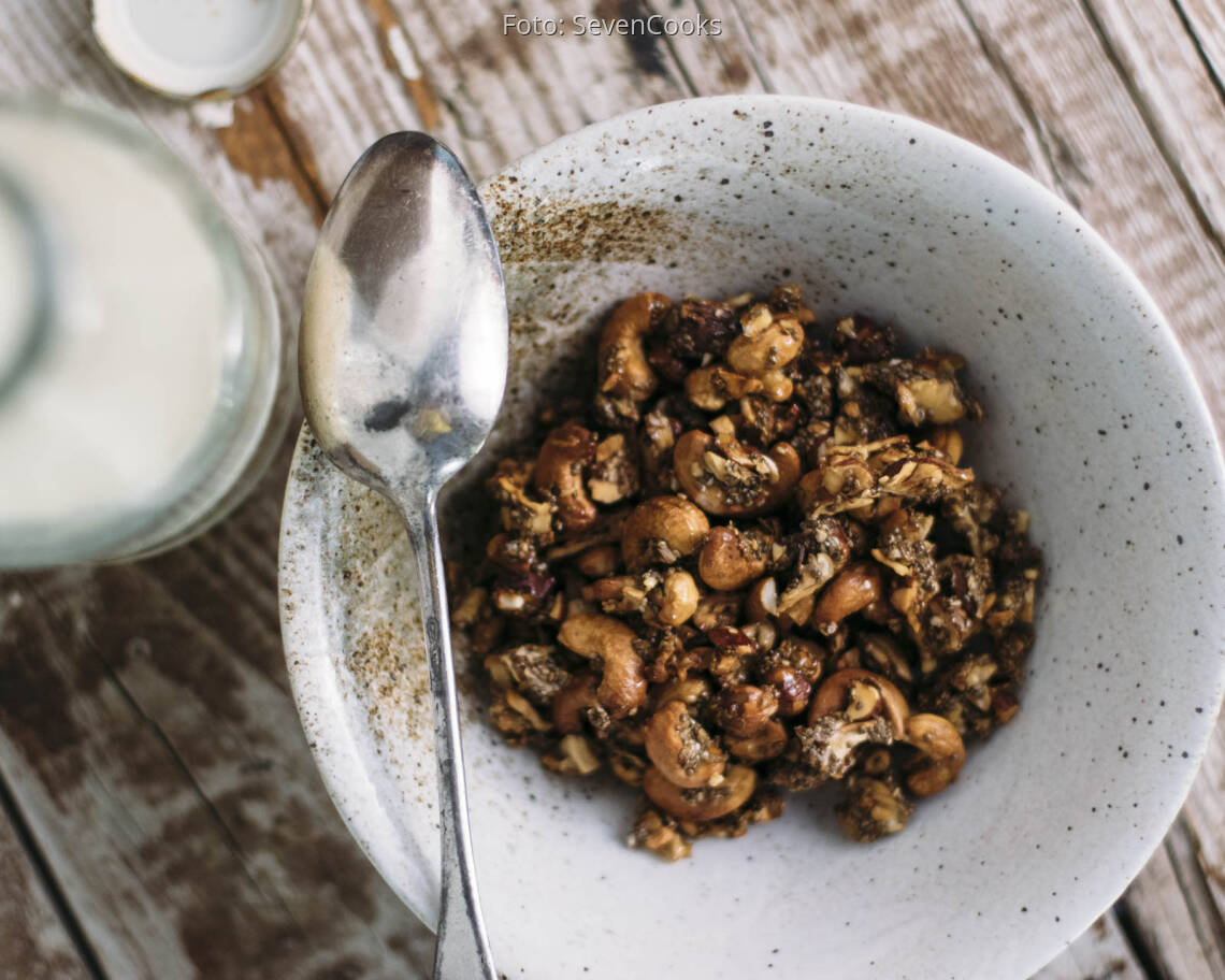 Veganes Rezept: Nuss-Chia-Granola 1
