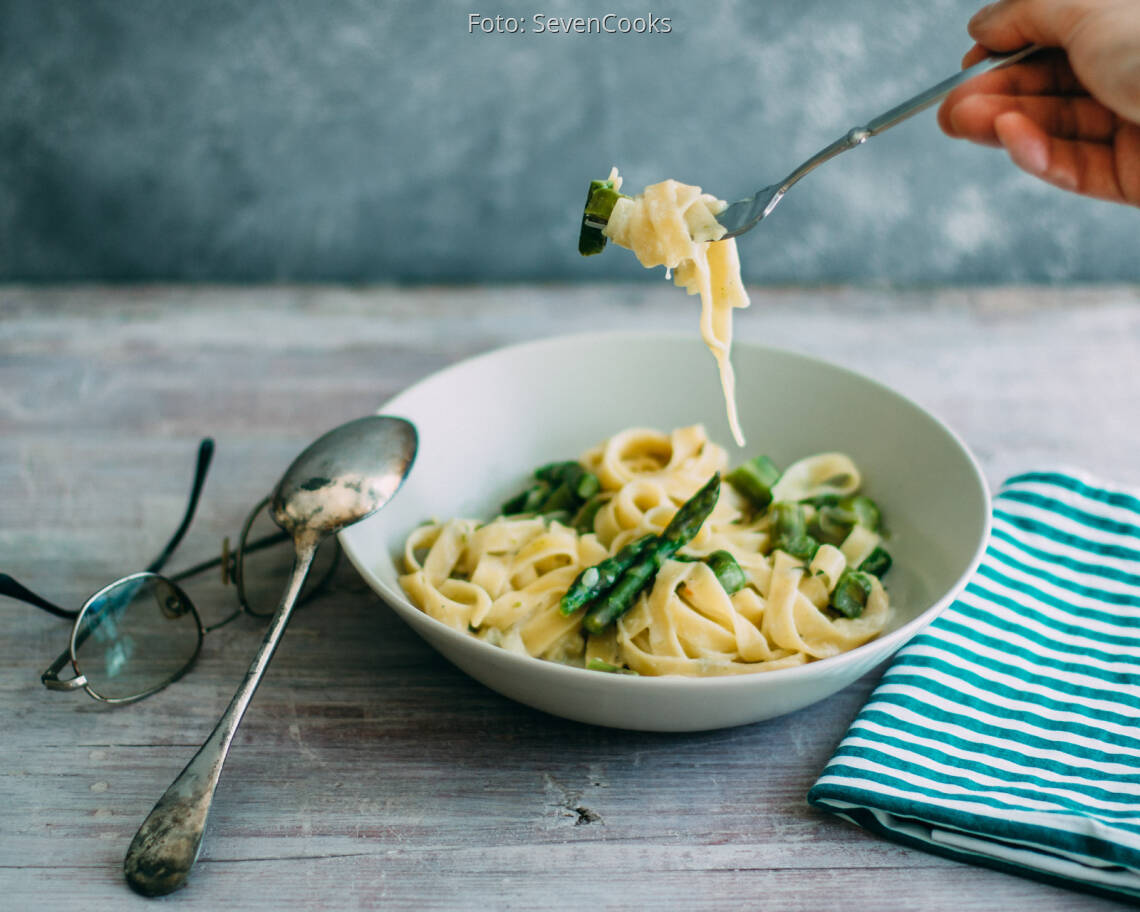 Veganes Rezept: One Pot Pasta mit grünem Spargel