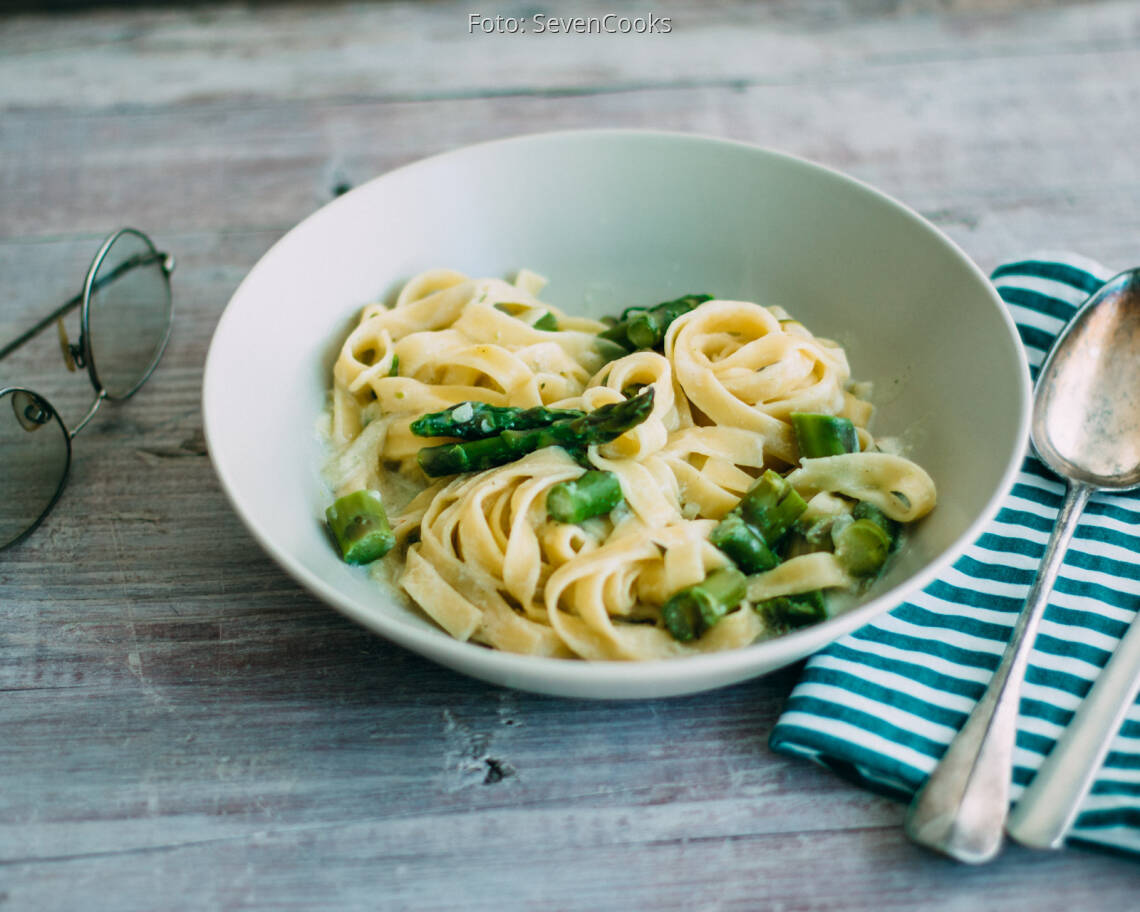Veganes Rezept: One Pot Pasta mit grünem Spargel