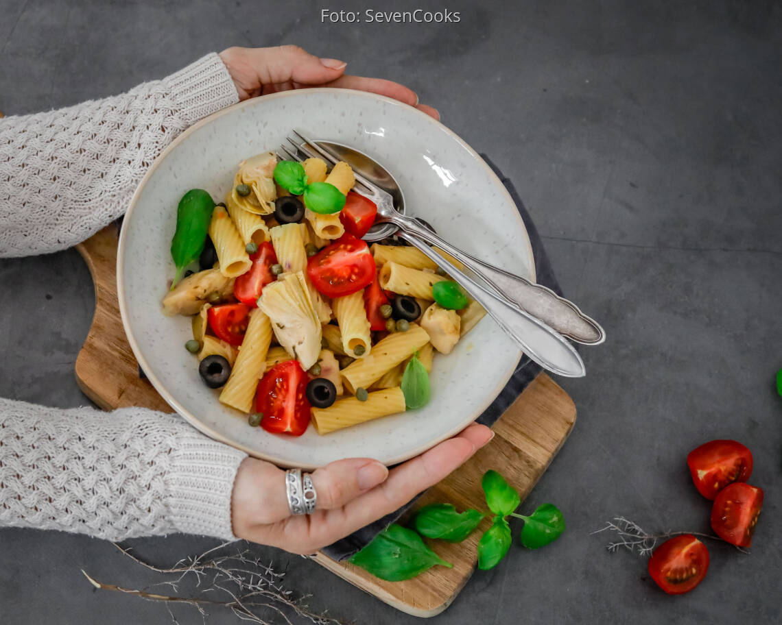 Veganes Rezept: One Pot Pasta mit Tomaten, Kapern und Artischocken 3