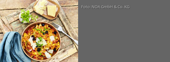 Rezeptbild für "Schnelle One-Pot-Pasta mit Paprika-Tomatensoße"