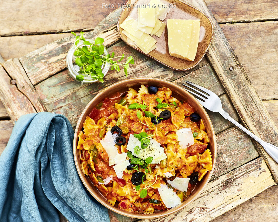 Veganes Rezept: One-Pot-Pasta mit Paprika-Tomatensoße