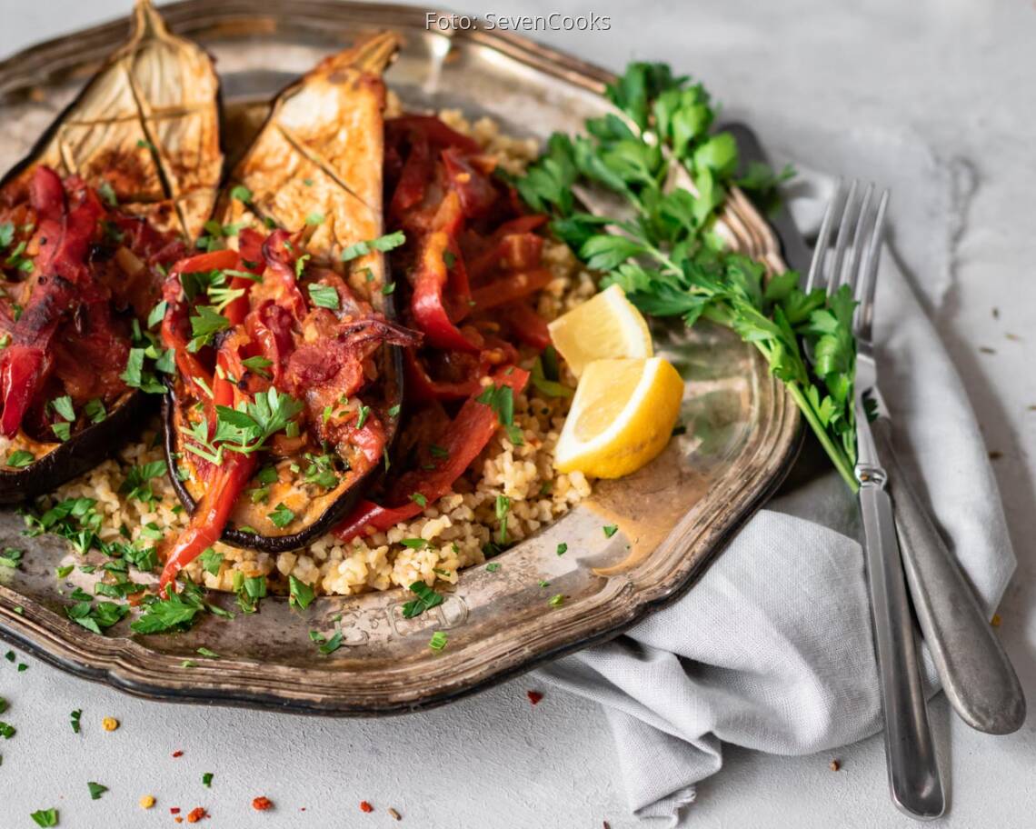 Veganes Rezept: Orientalische Ofenauberginen mit Zitronenbulgur 1