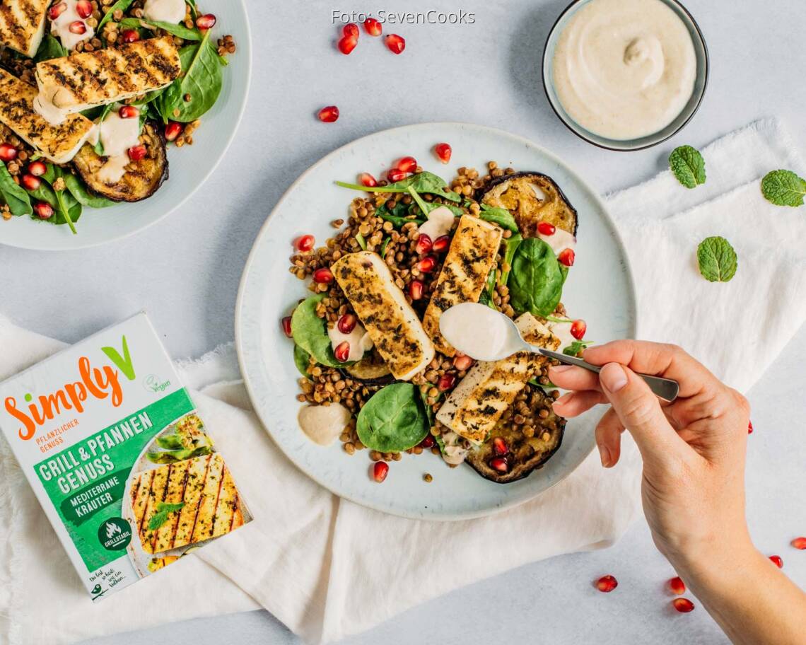 Veganes Rezept: Orientalischer Auberginen-Linsensalat mit veganem Grillkäse von Simply V 3