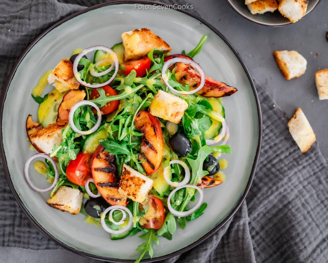 Veganes Rezept: Panzanella mit gegrillter Nektarine 1