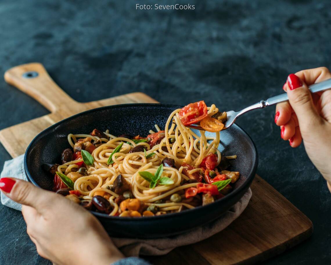 Veganes Rezept: Pasta mit Auberginen und Kirschtomaten_3