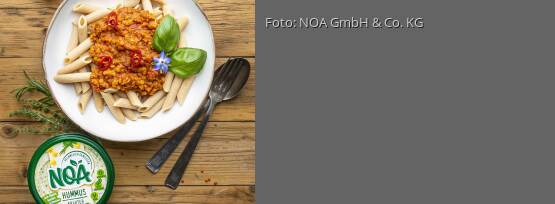 Rezeptbild für "Pasta mit Linsenbolognese und Hummus Kräuter"