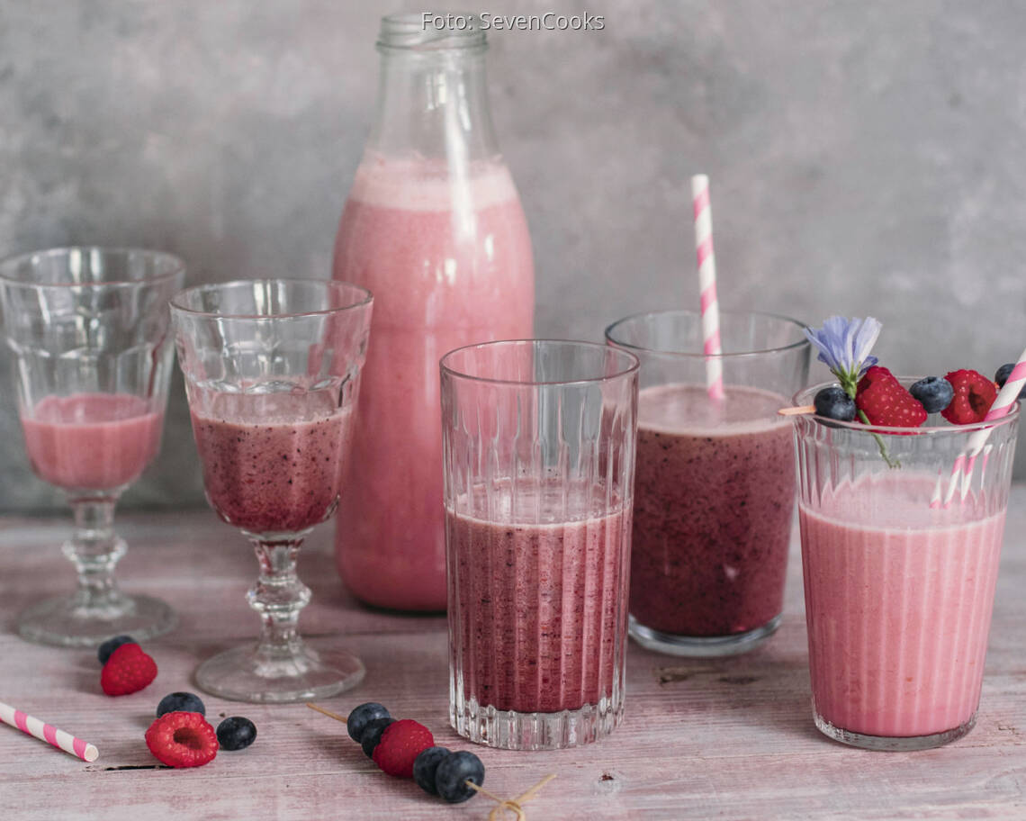 Veganes Rezept: Pastellige Beerenmilch