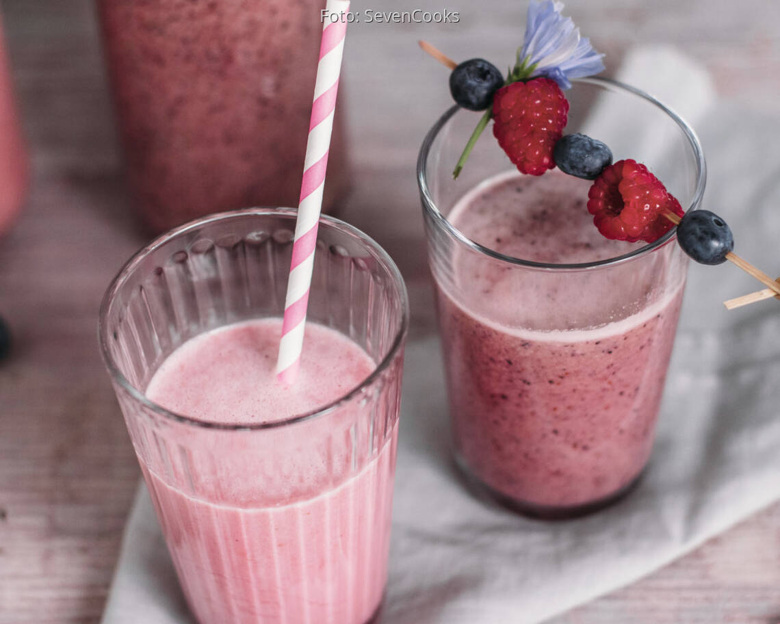 Veganes Rezept: Pastellige Beerenmilch