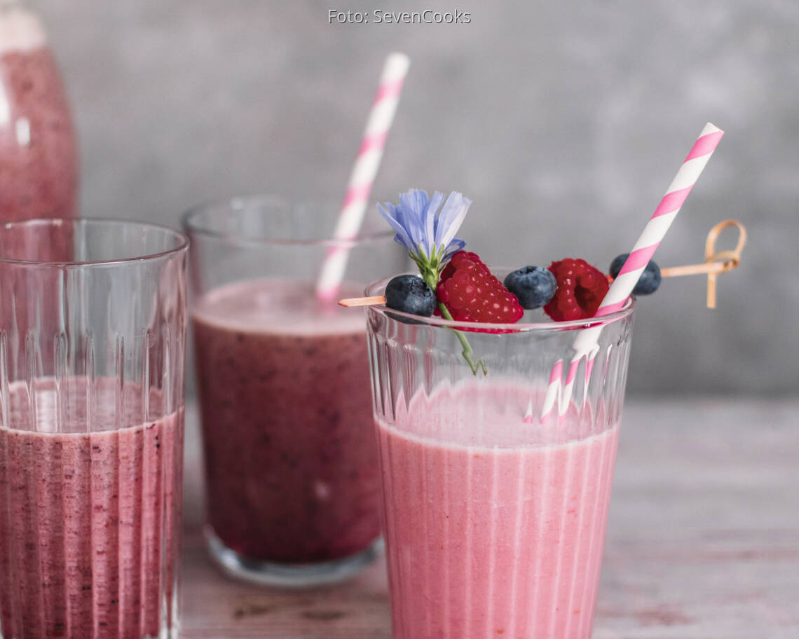 Veganes Rezept: Pastellige Beerenmilch