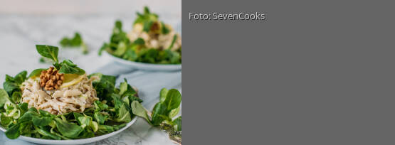 Rezeptbild für "Pastinaken-Apfel-Rohkost mit Feldsalat und Walnüssen"